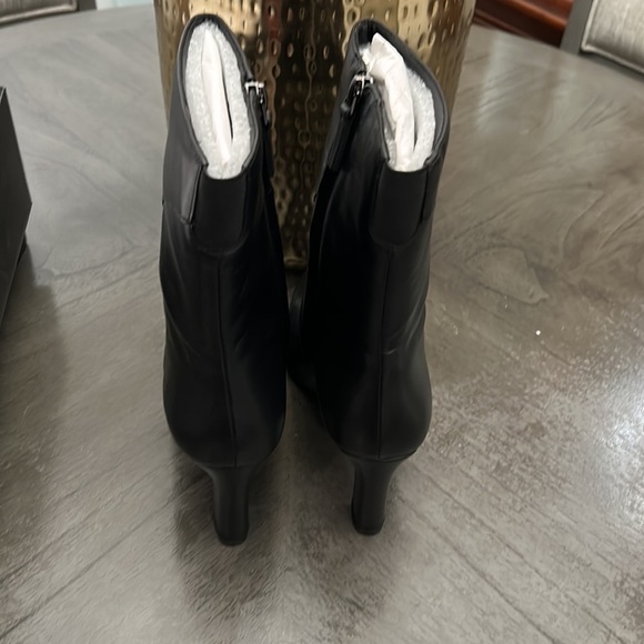 Naturalizer Harlene Leather Bootie (Women) - Picture 6 of 11